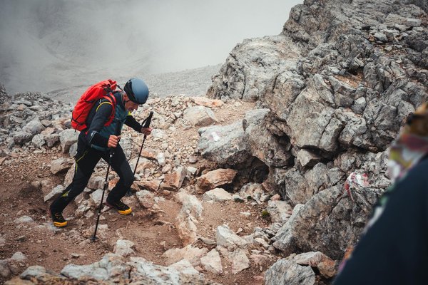 Comment les voyages virtuels redéfinissent-ils l'expérience touristique ?